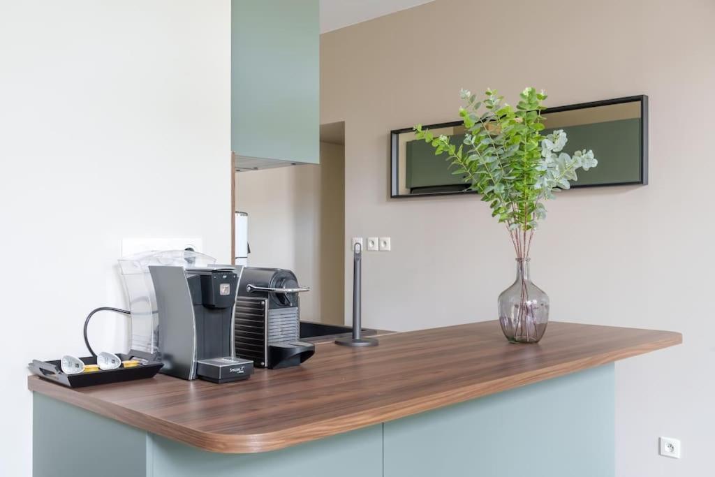 Appartement Lumineux Avec Cour Шомон Экстерьер фото