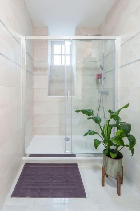 Appartement Lumineux Avec Cour Шомон Экстерьер фото