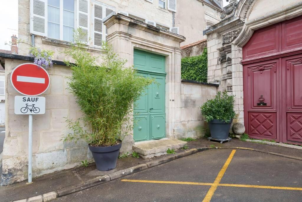 Appartement Lumineux Avec Cour Шомон Экстерьер фото